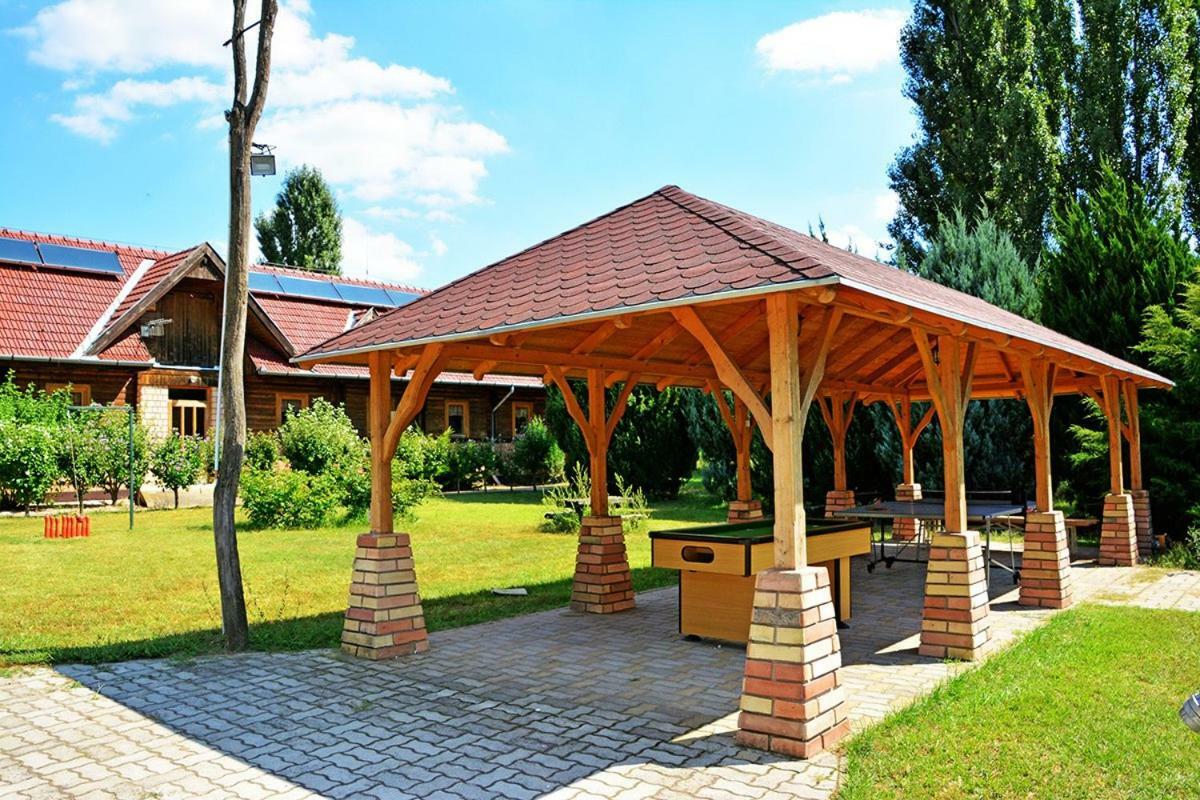 Sipito Pihenopark Hotel Pilis Exterior foto